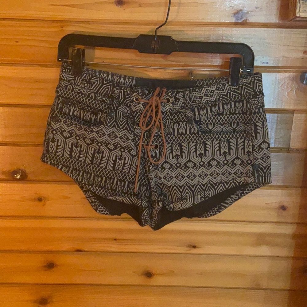 One teaspoon low-rise Aztec print shorts
